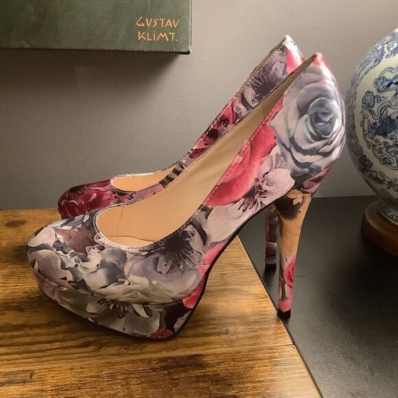 Beauty Heels Floral Stilettos 👠🌸💐🪻❤️ - Picture 4 of 6